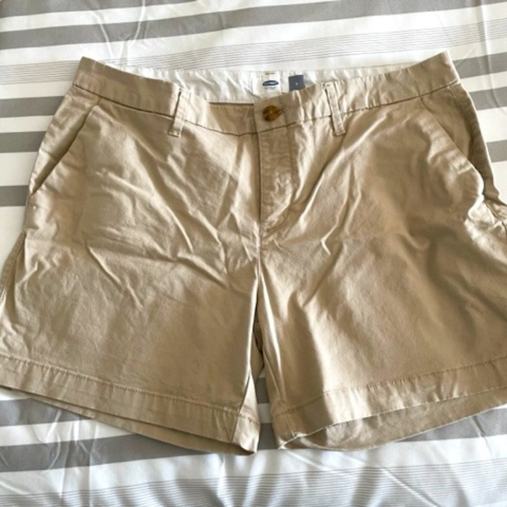 3" inseam Old Navy Khaki Chino Shorts with pockets